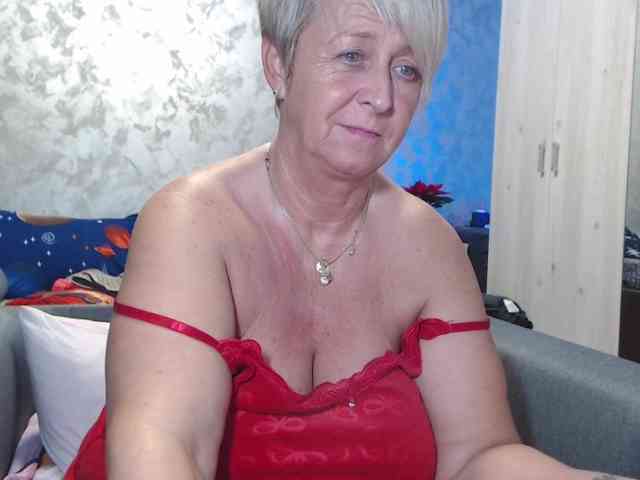 LovePinkLilli webcam