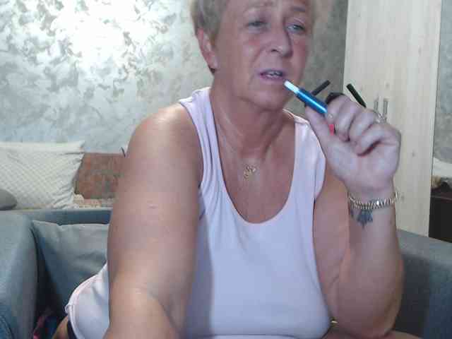 LovePinkLilli webcam