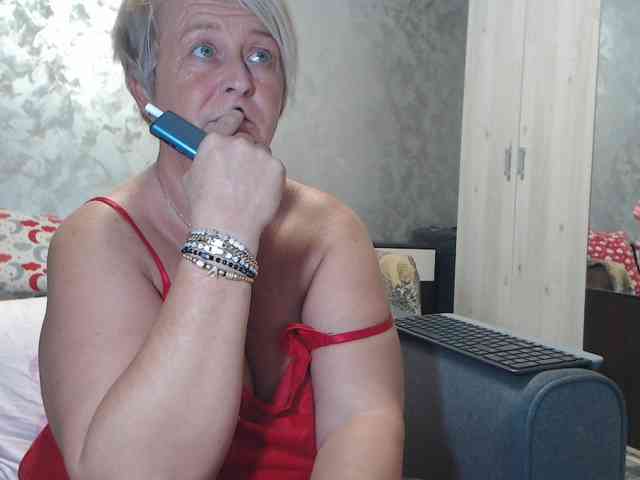 LovePinkLilli webcam