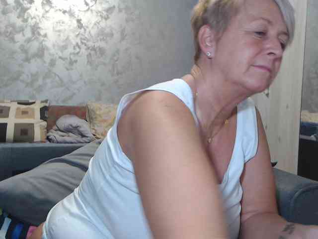 LovePinkLilli webcam