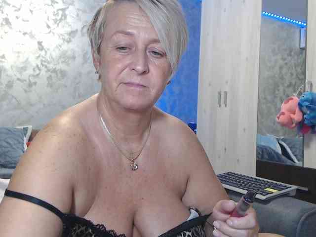 LovePinkLilli webcam