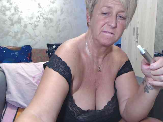 LovePinkLilli webcam