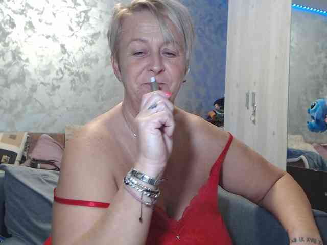 LovePinkLilli webcam