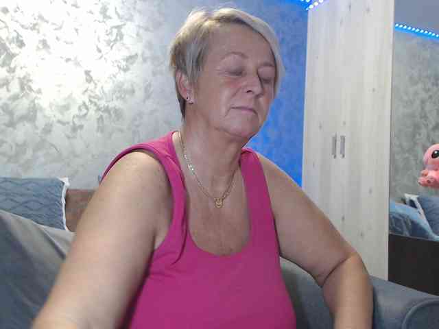 LovePinkLilli webcam