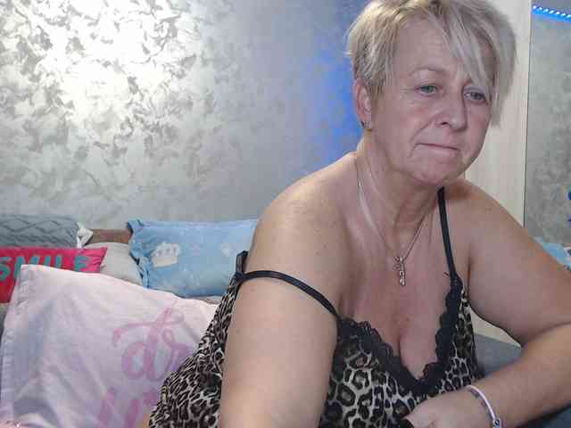 LovePinkLilli webcam