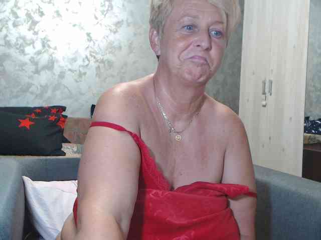 LovePinkLilli webcam