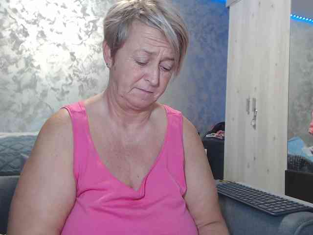 LovePinkLilli webcam