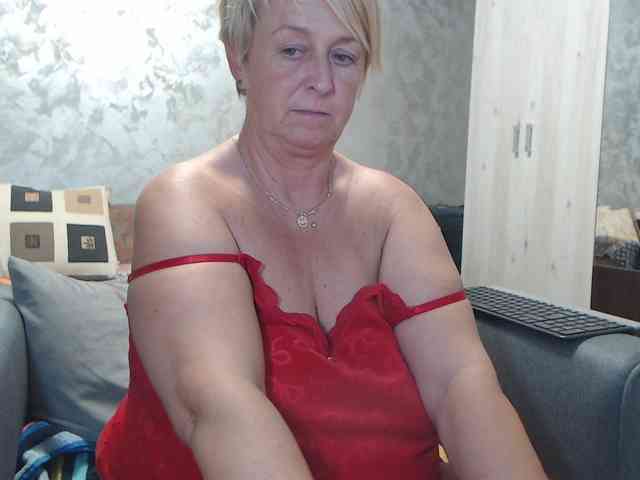 LovePinkLilli webcam