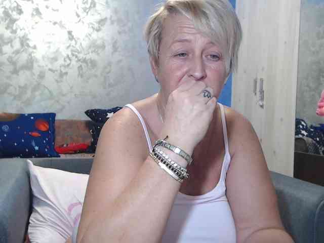 LovePinkLilli webcam