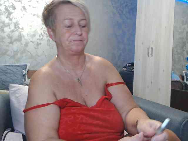 LovePinkLilli webcam