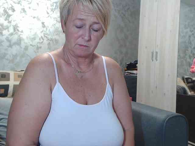 LovePinkLilli webcam