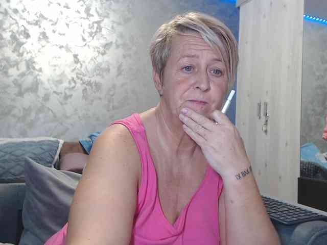 LovePinkLilli webcam