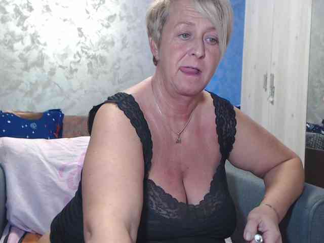 LovePinkLilli webcam