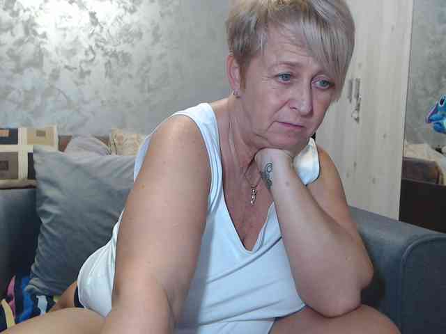 LovePinkLilli webcam