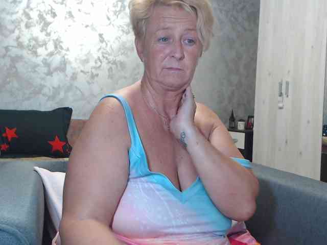 LovePinkLilli webcam