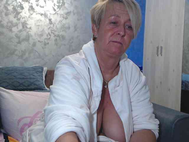 LovePinkLilli webcam