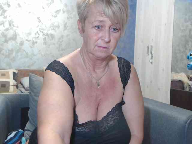 LovePinkLilli webcam