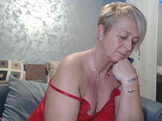 LovePinkLilli webcam