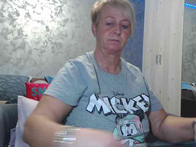 LovePinkLilli webcam