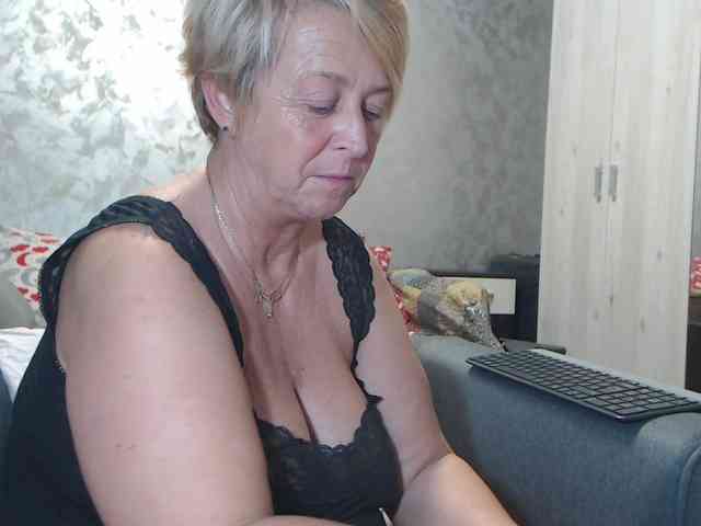 LovePinkLilli webcam