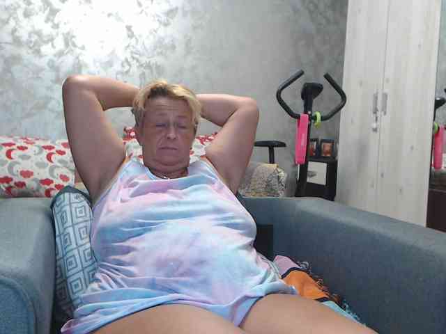 LovePinkLilli webcam