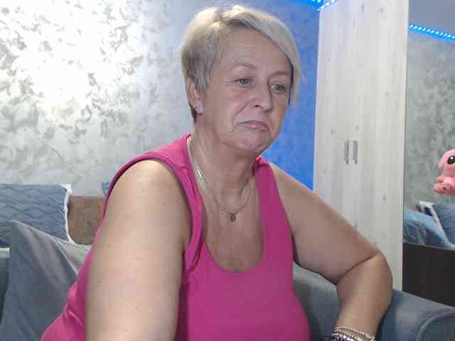 LovePinkLilli webcam