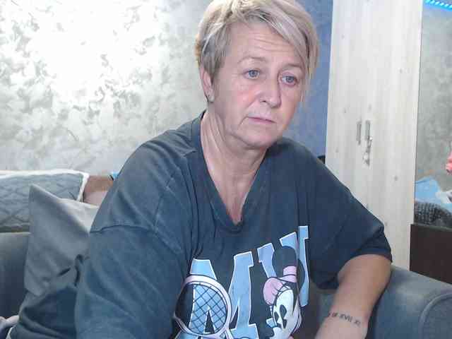 LovePinkLilli webcam