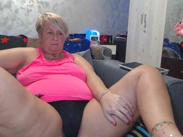 LovePinkLilli webcam