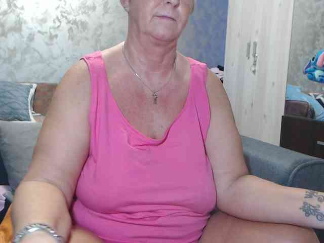 LovePinkLilli webcam