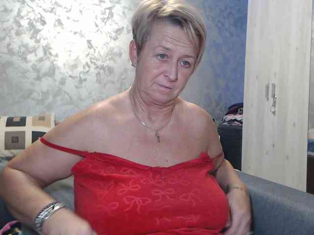 LovePinkLilli webcam