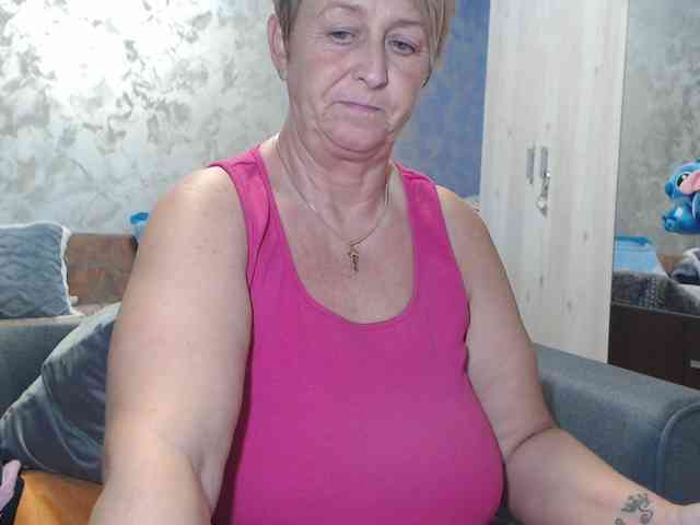 LovePinkLilli webcam