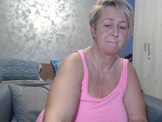 LovePinkLilli webcam