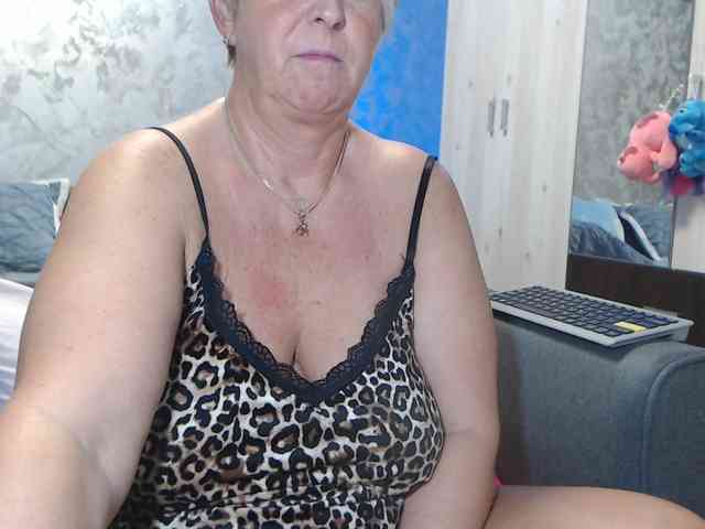 LovePinkLilli webcam