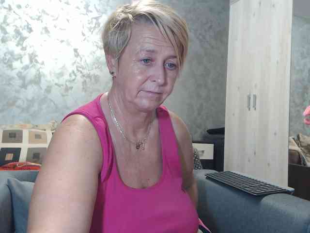 LovePinkLilli webcam
