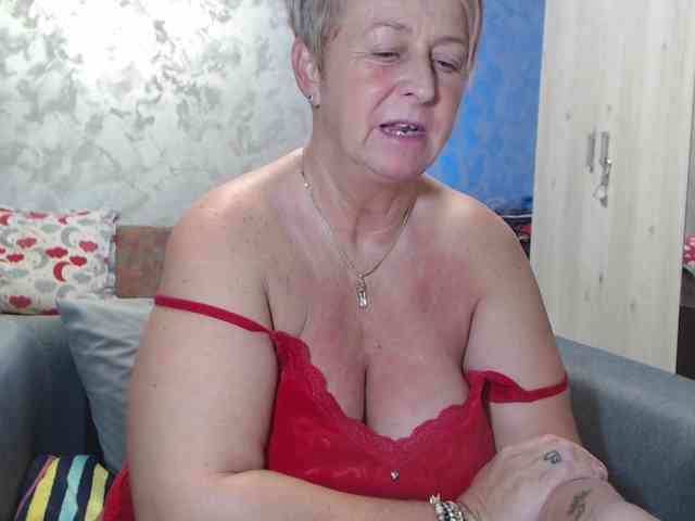 LovePinkLilli webcam