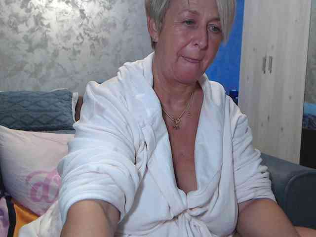 LovePinkLilli webcam