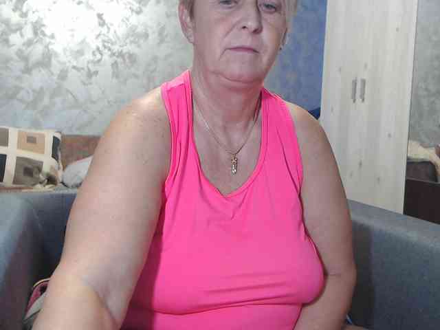 LovePinkLilli webcam