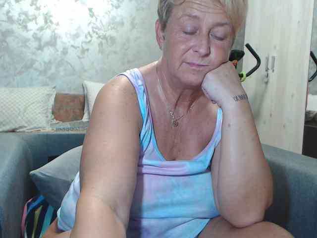 LovePinkLilli webcam