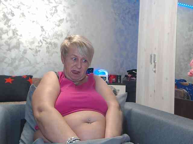 LovePinkLilli webcam