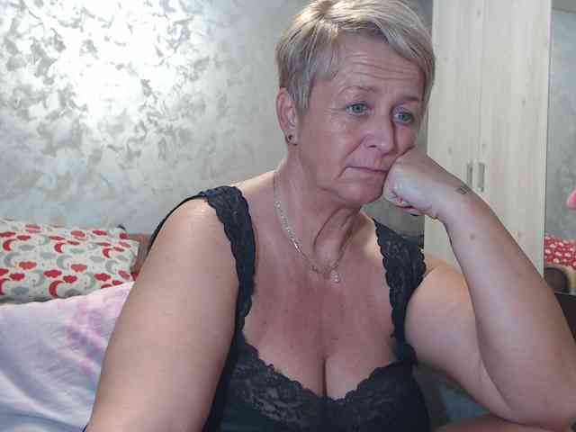 LovePinkLilli webcam