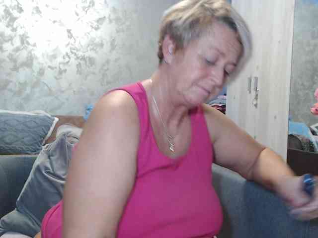 LovePinkLilli webcam