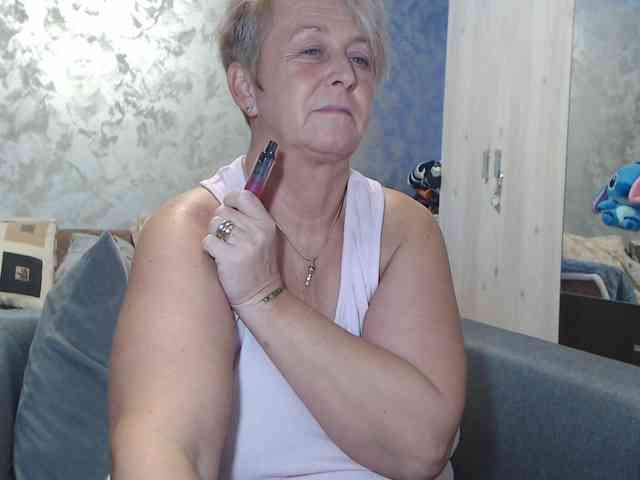 LovePinkLilli webcam