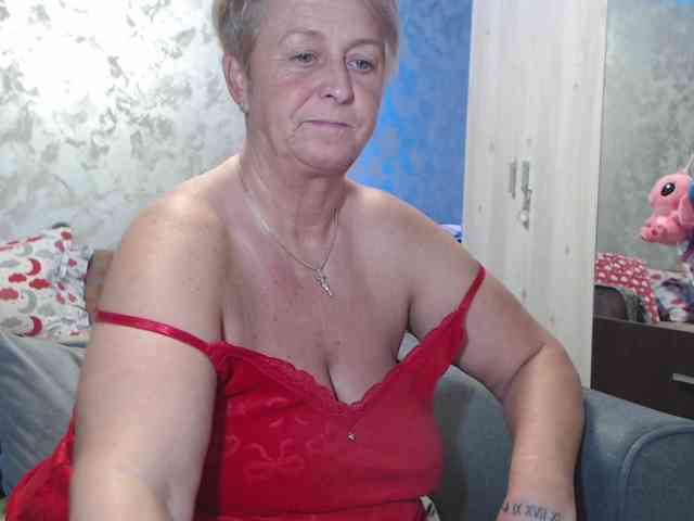 LovePinkLilli webcam