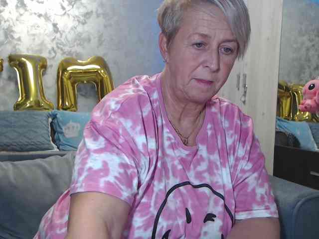 LovePinkLilli webcam