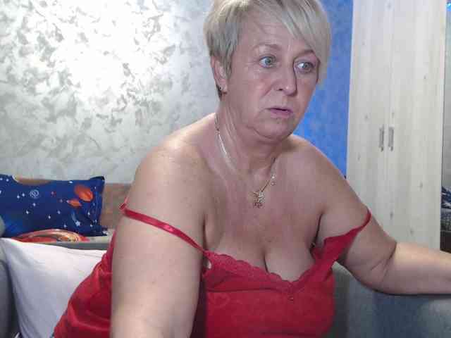 LovePinkLilli webcam