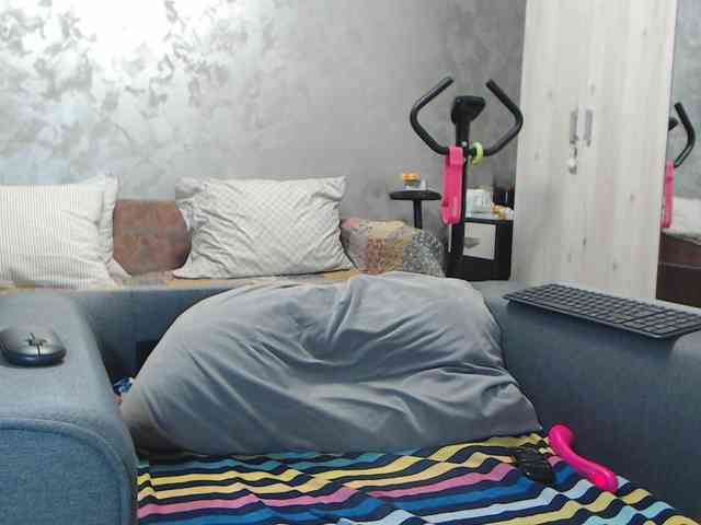 LovePinkLilli webcam