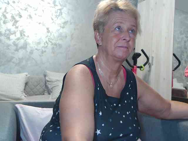 LovePinkLilli webcam