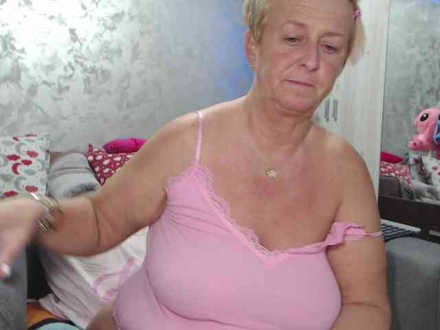 LovePinkLilli webcam