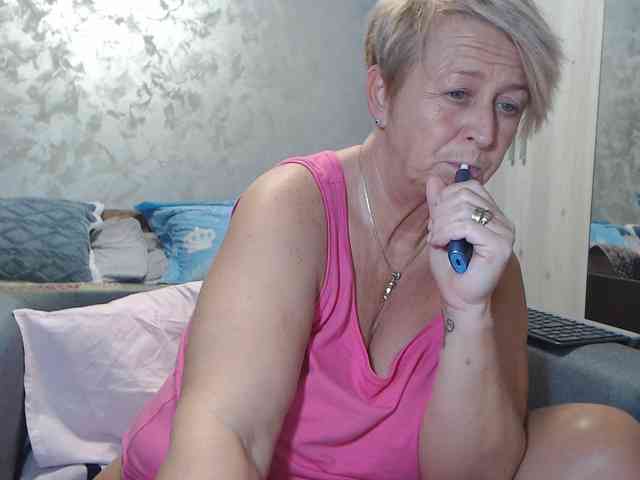 LovePinkLilli webcam