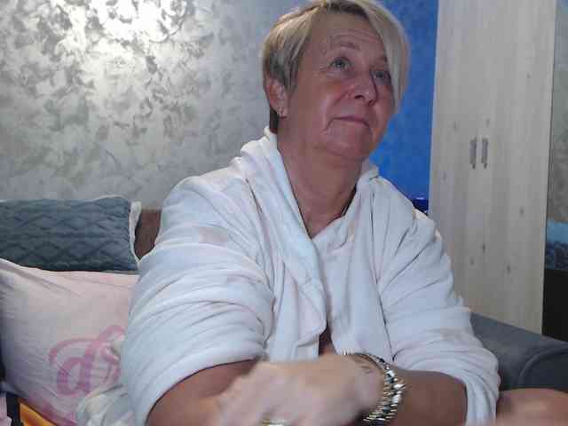 LovePinkLilli webcam